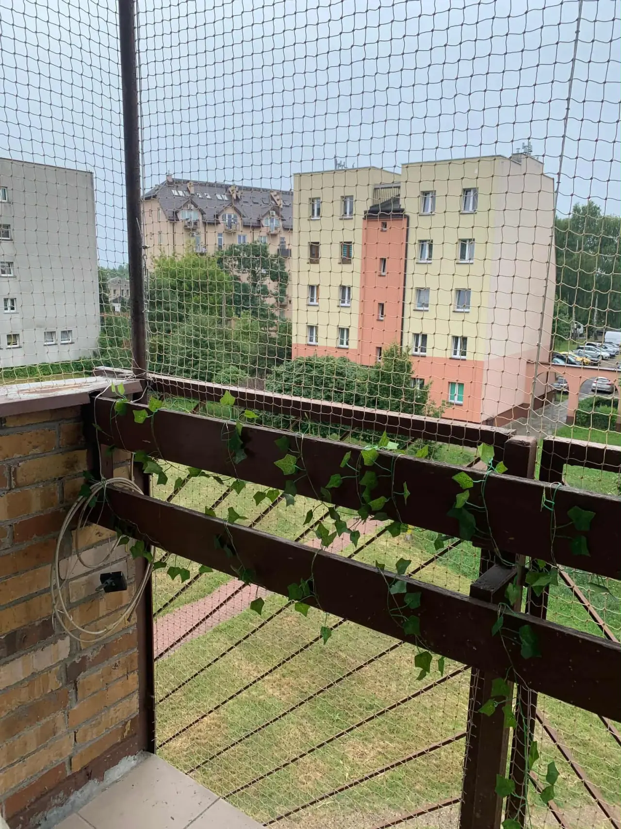 Montaż siatki zabezpieczającej balkon — Katowice